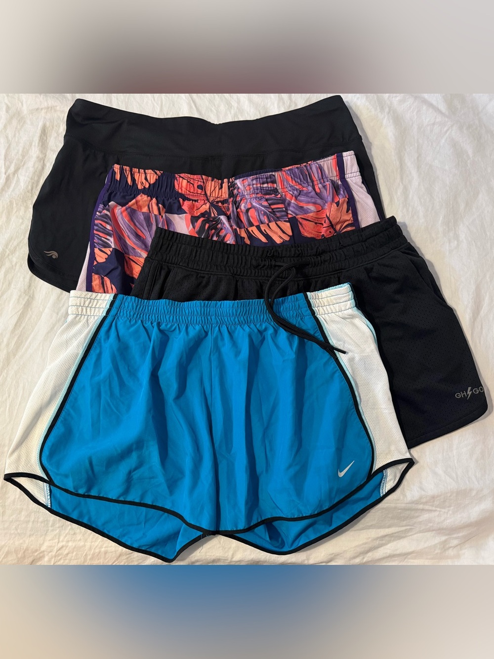 ✨Nike Ideology Gilly Hicks L Workout Shorts✨